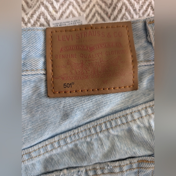Levi's Light Blue Frayed Jean Shorts - Picture 2 of 8